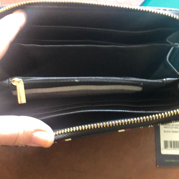 C Wonder zip around wristlet/wallet - Picture 3 of 6
